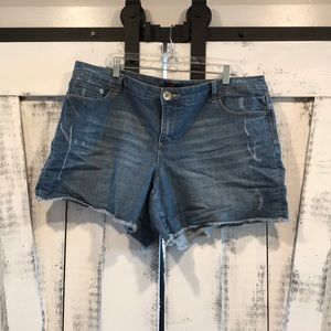 Torrid light wash denim shorts, size 20